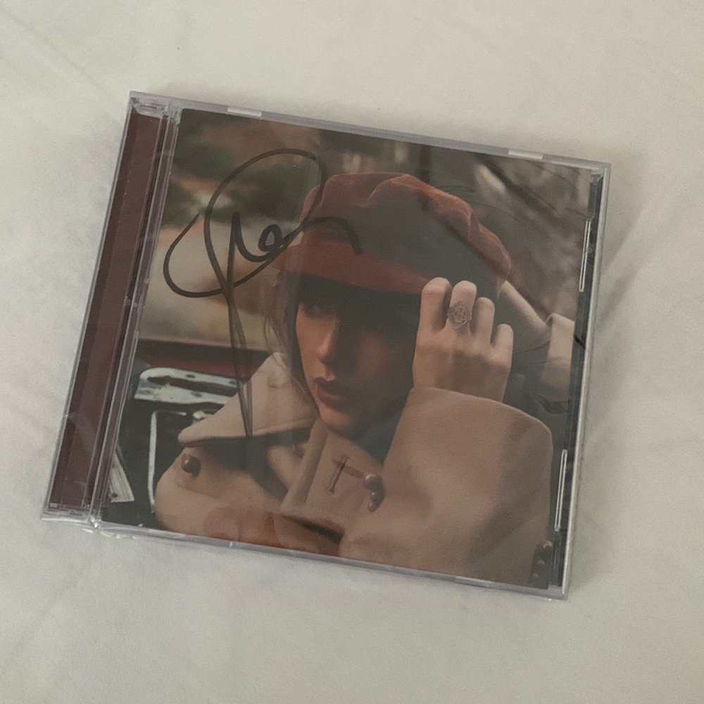 ** SIGNED ** Taylor Swift Red Album (Taylor’s Version) NWT